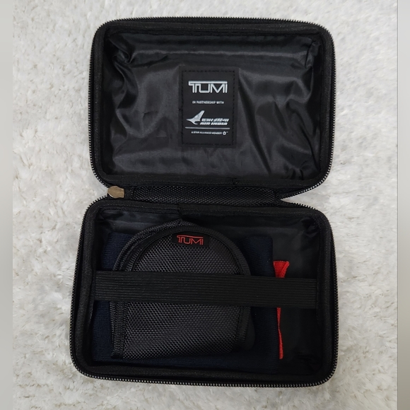 Tumi Hard Shell Cosmetic Bag - Picture 10 of 12